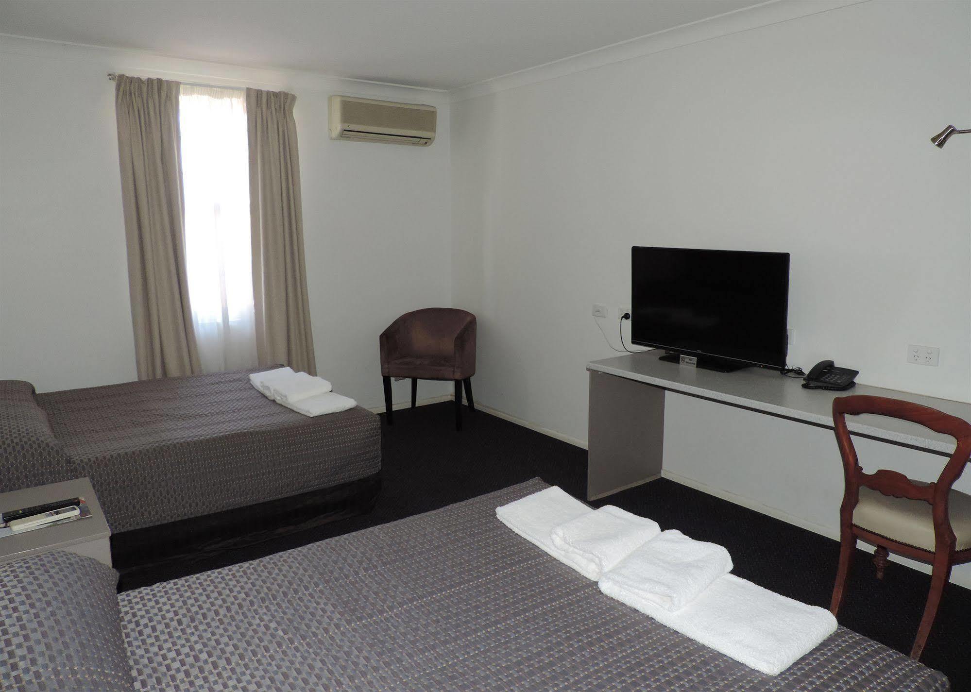 Burke & Wills Mt Isa Motel Mount Isa Ngoại thất bức ảnh